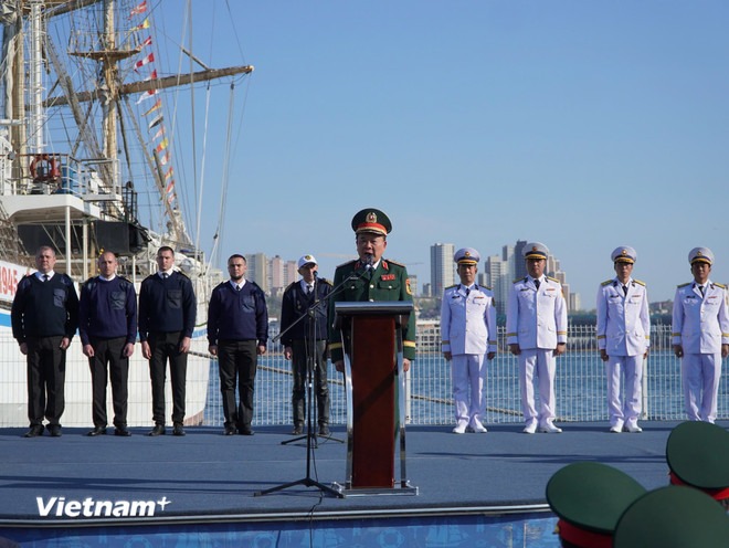 Nga bàn giao tàu nghiên cứu khoa học 'Giáo sư Gagarinsky' cho Việt Nam